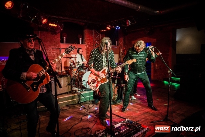 Zdjęcie w galerii na portalu naszraciborz.pl: Michał Milowicz i Chłopaki nie płacą zagrali w Piwnicy wiadomości z regionu
