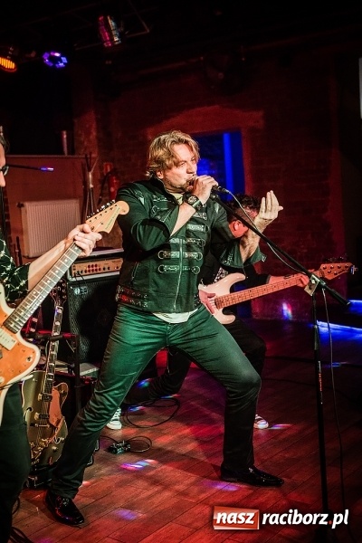 Zdjęcie w galerii na portalu naszraciborz.pl: Michał Milowicz i Chłopaki nie płacą zagrali w Piwnicy wiadomości z regionu