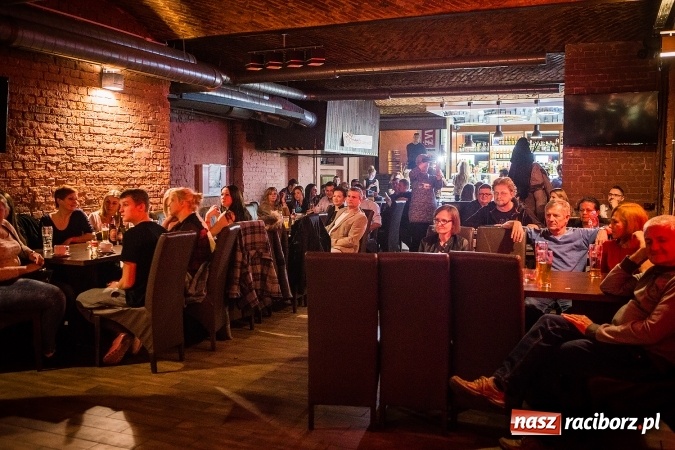 Zdjęcie w galerii na portalu naszraciborz.pl: Michał Milowicz i Chłopaki nie płacą zagrali w Piwnicy wiadomości z regionu