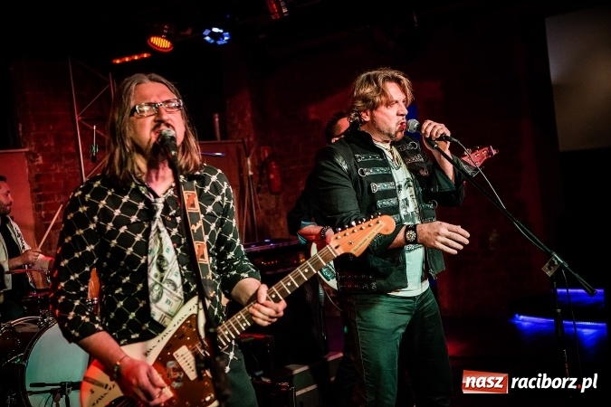 Zdjęcie w galerii na portalu naszraciborz.pl: Michał Milowicz i Chłopaki nie płacą zagrali w Piwnicy wiadomości z regionu