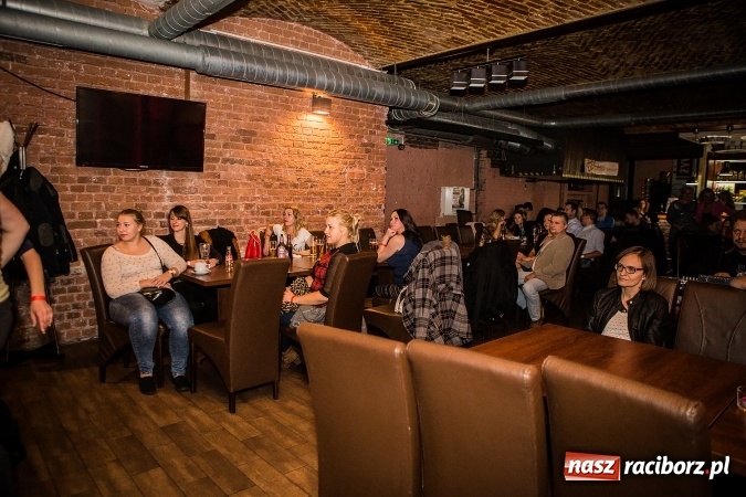 Zdjęcie w galerii na portalu naszraciborz.pl: Michał Milowicz i Chłopaki nie płacą zagrali w Piwnicy wiadomości z regionu