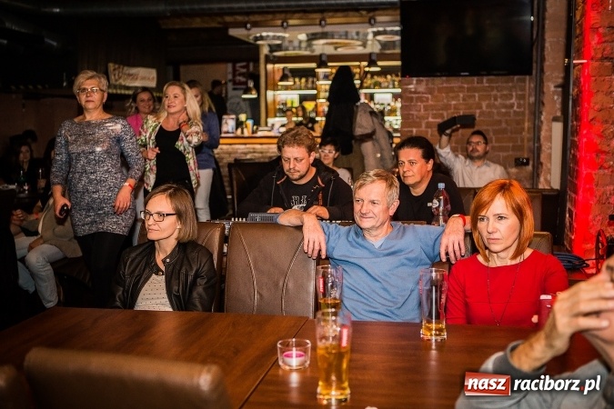 Zdjęcie w galerii na portalu naszraciborz.pl: Michał Milowicz i Chłopaki nie płacą zagrali w Piwnicy wiadomości z regionu