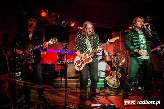 Zdjęcie w galerii na portalu naszraciborz.pl: Michał Milowicz i Chłopaki nie płacą zagrali w Piwnicy wiadomości z regionu