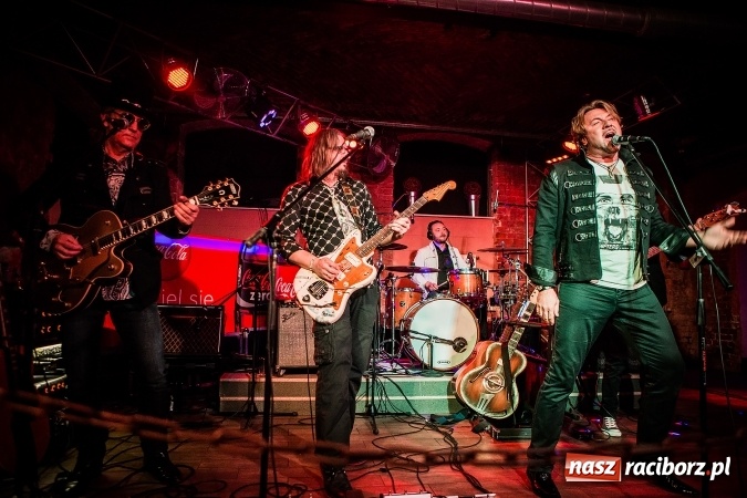 Zdjęcie w galerii na portalu naszraciborz.pl: Michał Milowicz i Chłopaki nie płacą zagrali w Piwnicy wiadomości z regionu