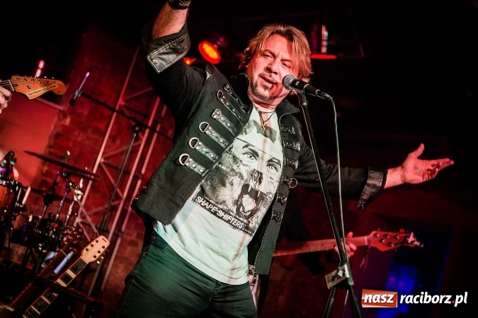 Zdjęcie w galerii na portalu naszraciborz.pl: Michał Milowicz i Chłopaki nie płacą zagrali w Piwnicy wiadomości z regionu