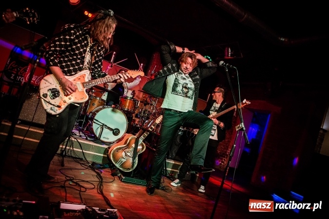 Zdjęcie w galerii na portalu naszraciborz.pl: Michał Milowicz i Chłopaki nie płacą zagrali w Piwnicy wiadomości z regionu