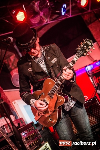 Zdjęcie w galerii na portalu naszraciborz.pl: Michał Milowicz i Chłopaki nie płacą zagrali w Piwnicy wiadomości z regionu