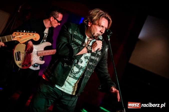 Zdjęcie w galerii na portalu naszraciborz.pl: Michał Milowicz i Chłopaki nie płacą zagrali w Piwnicy wiadomości z regionu