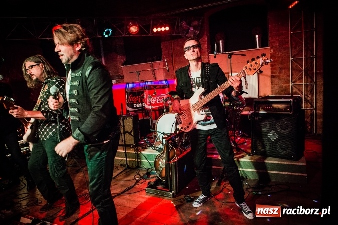 Zdjęcie w galerii na portalu naszraciborz.pl: Michał Milowicz i Chłopaki nie płacą zagrali w Piwnicy wiadomości z regionu