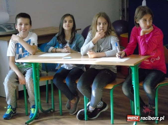 Zdjęcie w galerii na portalu naszraciborz.pl: Wielka walka z bykami - ortograficzna corrida w SP18 wiadomości z regionu