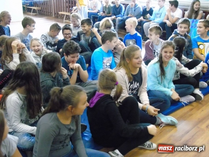 Zdjęcie w galerii na portalu naszraciborz.pl: Wielka walka z bykami - ortograficzna corrida w SP18 wiadomości z regionu