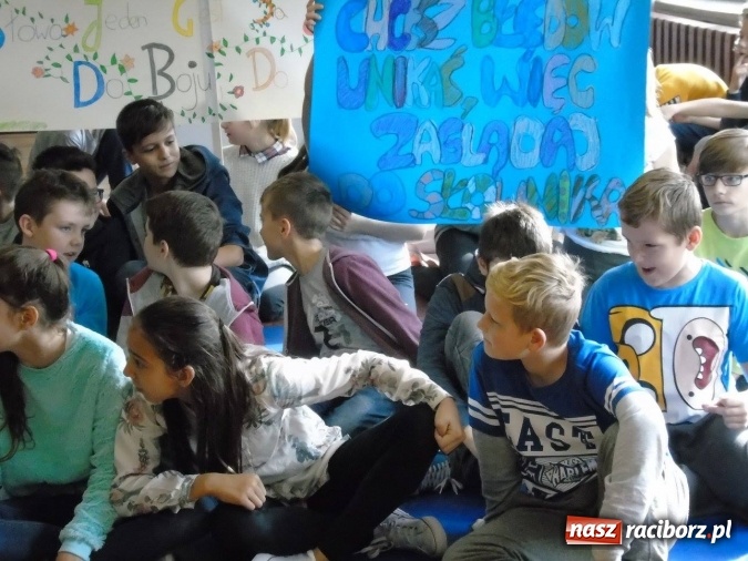 Zdjęcie w galerii na portalu naszraciborz.pl: Wielka walka z bykami - ortograficzna corrida w SP18 wiadomości z regionu