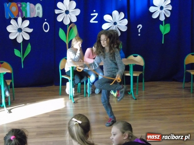 Zdjęcie w galerii na portalu naszraciborz.pl: Wielka walka z bykami - ortograficzna corrida w SP18 wiadomości z regionu