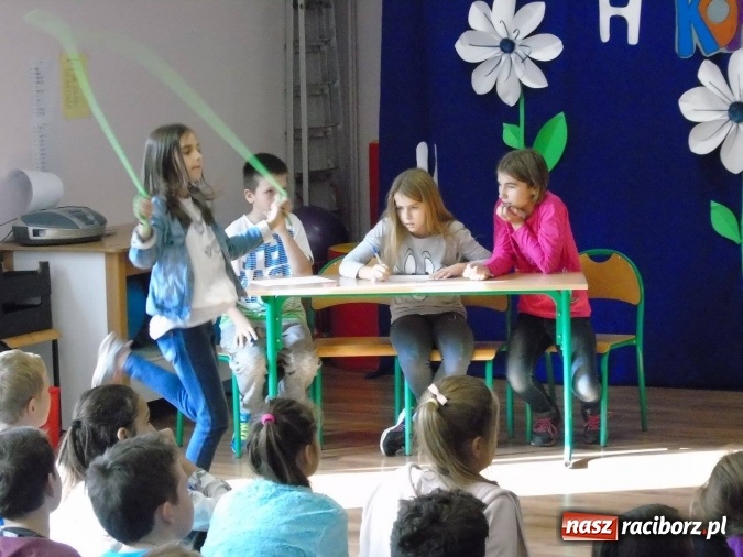 Zdjęcie w galerii na portalu naszraciborz.pl: Wielka walka z bykami - ortograficzna corrida w SP18 wiadomości z regionu