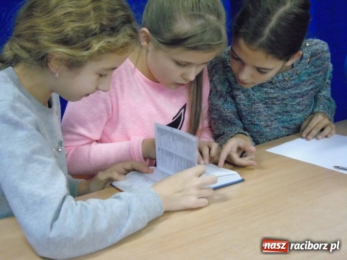 Zdjęcie w galerii na portalu naszraciborz.pl: Wielka walka z bykami - ortograficzna corrida w SP18 wiadomości z regionu