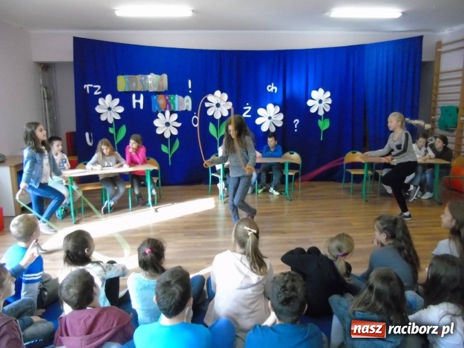 Zdjęcie w galerii na portalu naszraciborz.pl: Wielka walka z bykami - ortograficzna corrida w SP18 wiadomości z regionu