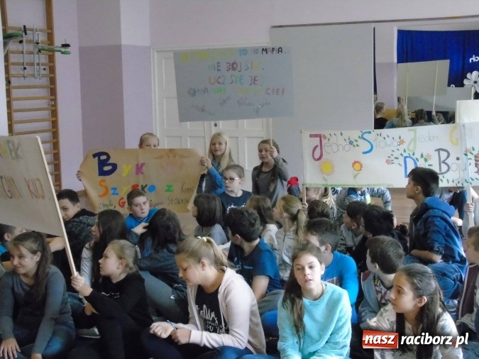 Zdjęcie w galerii na portalu naszraciborz.pl: Wielka walka z bykami - ortograficzna corrida w SP18 wiadomości z regionu