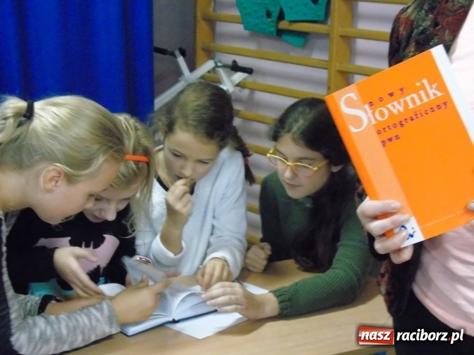 Zdjęcie w galerii na portalu naszraciborz.pl: Wielka walka z bykami - ortograficzna corrida w SP18 wiadomości z regionu