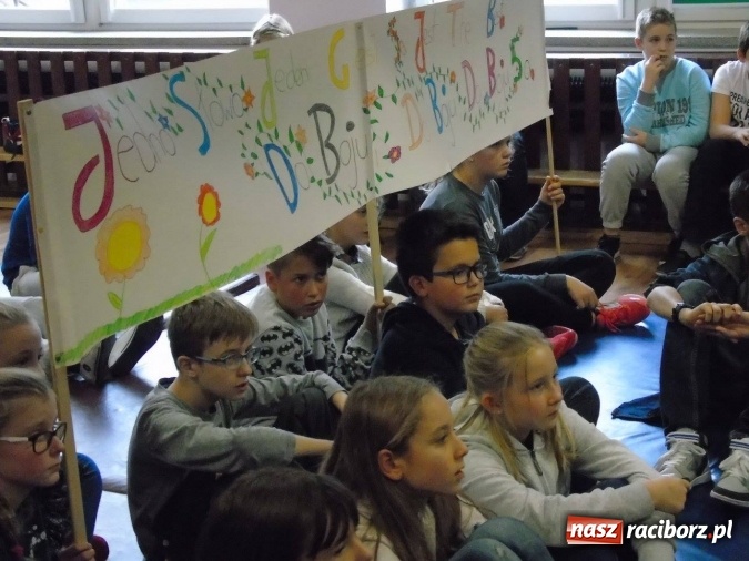 Zdjęcie w galerii na portalu naszraciborz.pl: Wielka walka z bykami - ortograficzna corrida w SP18 wiadomości z regionu