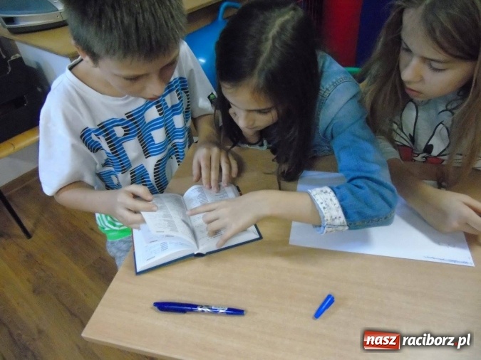 Zdjęcie w galerii na portalu naszraciborz.pl: Wielka walka z bykami - ortograficzna corrida w SP18 wiadomości z regionu