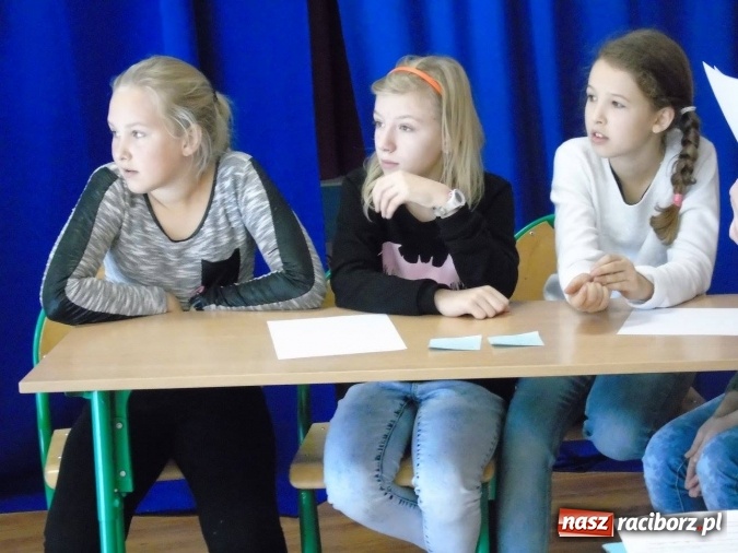 Zdjęcie w galerii na portalu naszraciborz.pl: Wielka walka z bykami - ortograficzna corrida w SP18 wiadomości z regionu