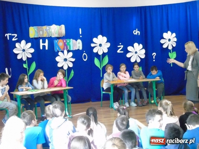 Zdjęcie w galerii na portalu naszraciborz.pl: Wielka walka z bykami - ortograficzna corrida w SP18 wiadomości z regionu