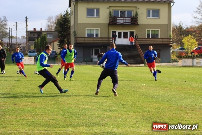 Zdjęcie w galerii na portalu naszraciborz.pl: Rudzki Buk uległ osłabionym Łabędom wiadomości z regionu