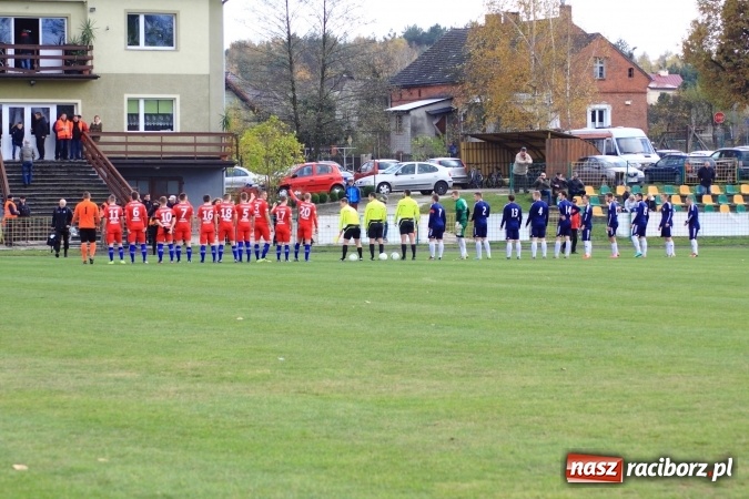 Zdjęcie w galerii na portalu naszraciborz.pl: Rudzki Buk uległ osłabionym Łabędom wiadomości z regionu