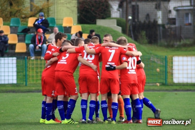 Zdjęcie w galerii na portalu naszraciborz.pl: Rudzki Buk uległ osłabionym Łabędom wiadomości z regionu