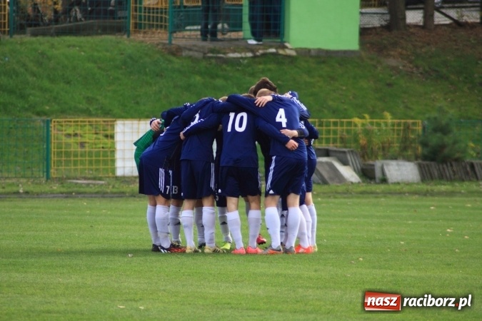 Zdjęcie w galerii na portalu naszraciborz.pl: Rudzki Buk uległ osłabionym Łabędom wiadomości z regionu