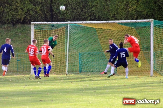Zdjęcie w galerii na portalu naszraciborz.pl: Rudzki Buk uległ osłabionym Łabędom wiadomości z regionu