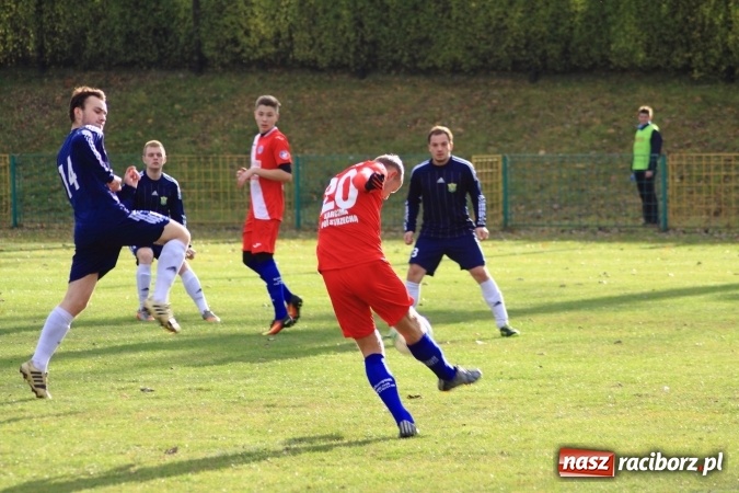 Zdjęcie w galerii na portalu naszraciborz.pl: Rudzki Buk uległ osłabionym Łabędom wiadomości z regionu