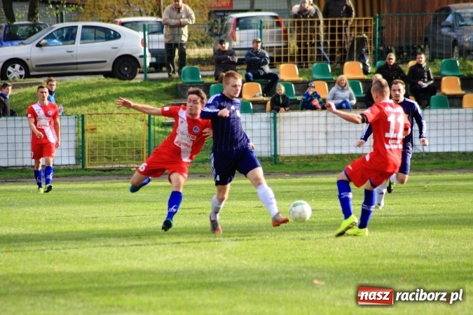 Zdjęcie w galerii na portalu naszraciborz.pl: Rudzki Buk uległ osłabionym Łabędom wiadomości z regionu