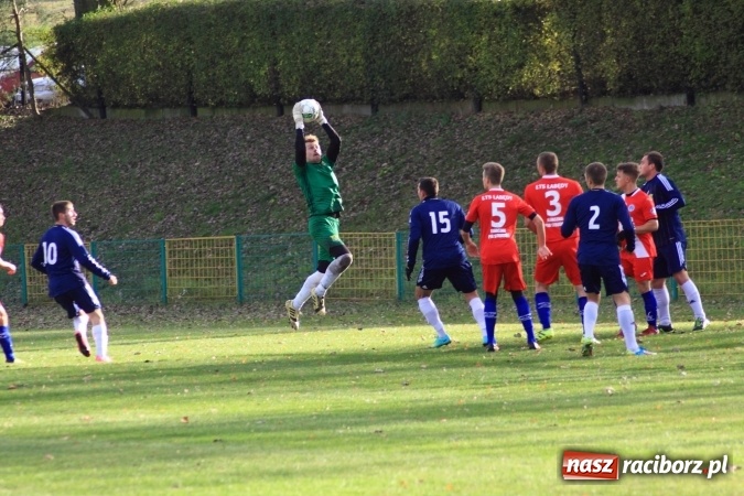 Zdjęcie w galerii na portalu naszraciborz.pl: Rudzki Buk uległ osłabionym Łabędom wiadomości z regionu