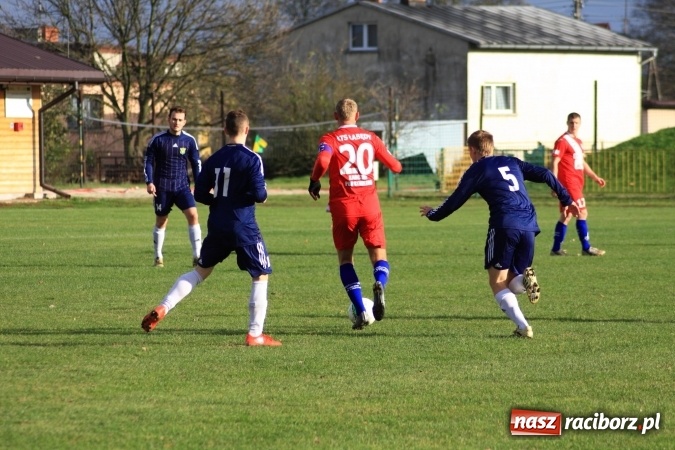 Zdjęcie w galerii na portalu naszraciborz.pl: Rudzki Buk uległ osłabionym Łabędom wiadomości z regionu