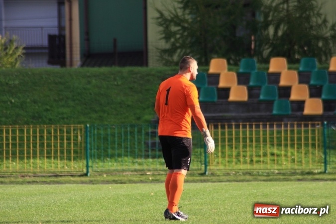 Zdjęcie w galerii na portalu naszraciborz.pl: Rudzki Buk uległ osłabionym Łabędom wiadomości z regionu