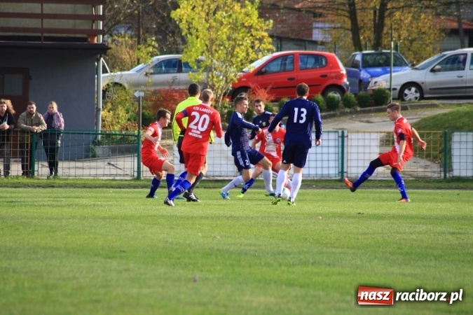 Zdjęcie w galerii na portalu naszraciborz.pl: Rudzki Buk uległ osłabionym Łabędom wiadomości z regionu