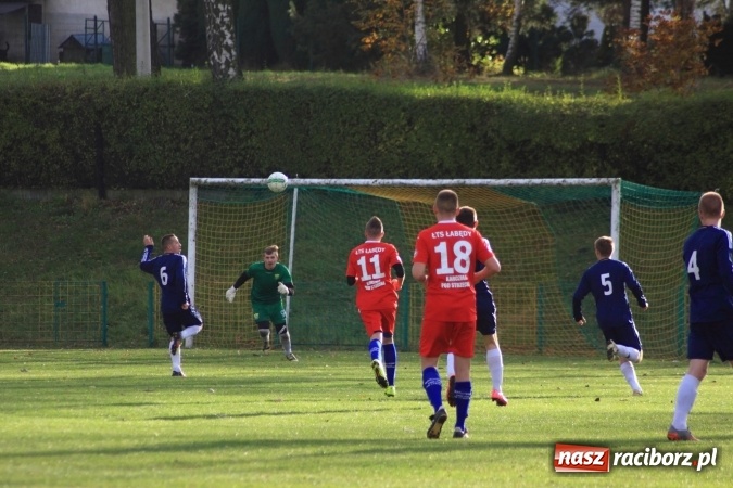 Zdjęcie w galerii na portalu naszraciborz.pl: Rudzki Buk uległ osłabionym Łabędom wiadomości z regionu