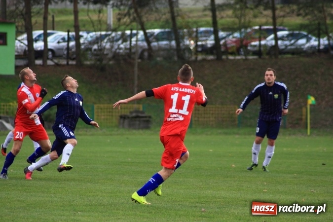 Zdjęcie w galerii na portalu naszraciborz.pl: Rudzki Buk uległ osłabionym Łabędom wiadomości z regionu