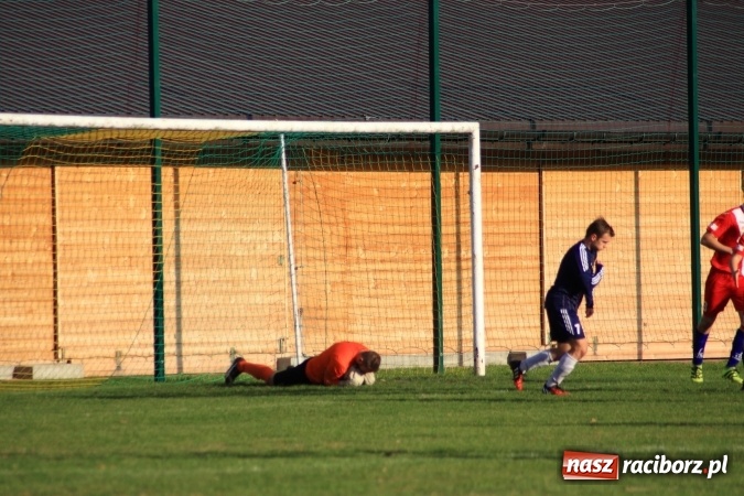 Zdjęcie w galerii na portalu naszraciborz.pl: Rudzki Buk uległ osłabionym Łabędom wiadomości z regionu