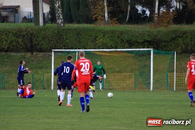 Zdjęcie w galerii na portalu naszraciborz.pl: Rudzki Buk uległ osłabionym Łabędom wiadomości z regionu