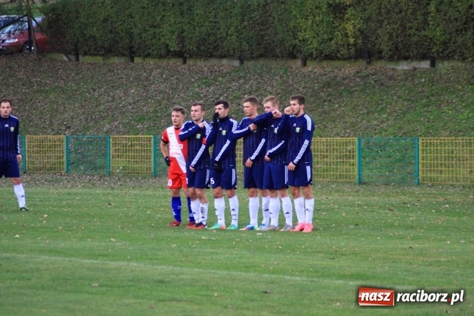 Zdjęcie w galerii na portalu naszraciborz.pl: Rudzki Buk uległ osłabionym Łabędom wiadomości z regionu