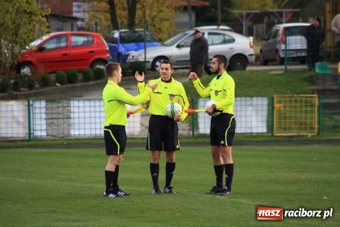 Zdjęcie w galerii na portalu naszraciborz.pl: Rudzki Buk uległ osłabionym Łabędom wiadomości z regionu
