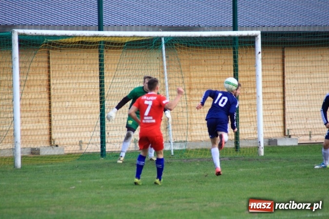 Zdjęcie w galerii na portalu naszraciborz.pl: Rudzki Buk uległ osłabionym Łabędom wiadomości z regionu
