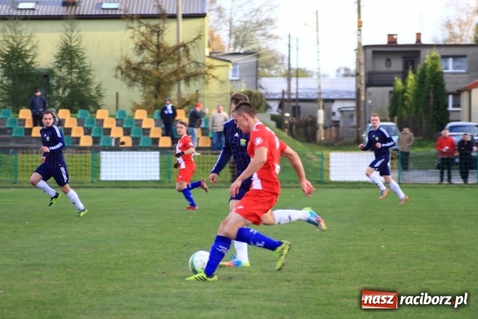 Zdjęcie w galerii na portalu naszraciborz.pl: Rudzki Buk uległ osłabionym Łabędom wiadomości z regionu