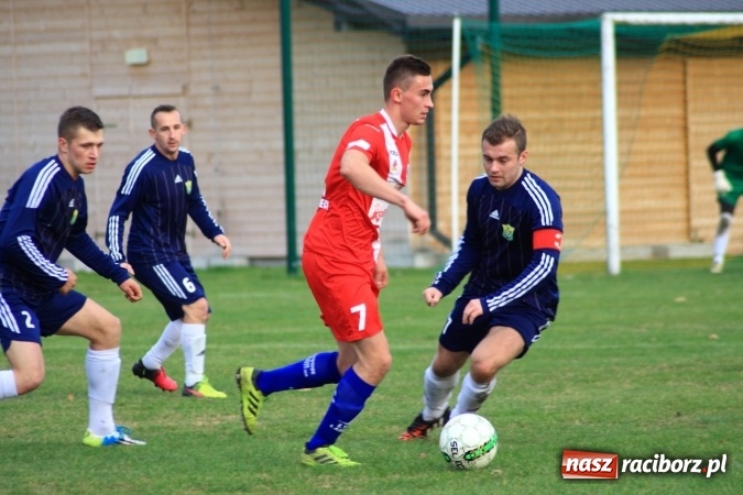 Zdjęcie w galerii na portalu naszraciborz.pl: Rudzki Buk uległ osłabionym Łabędom wiadomości z regionu