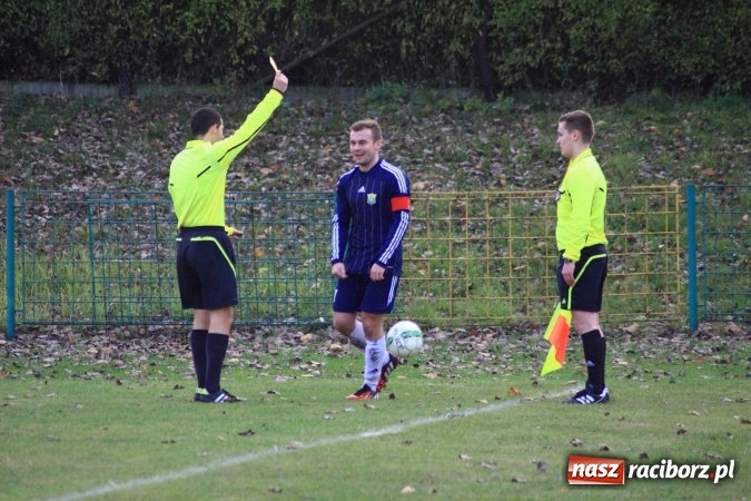Zdjęcie w galerii na portalu naszraciborz.pl: Rudzki Buk uległ osłabionym Łabędom wiadomości z regionu