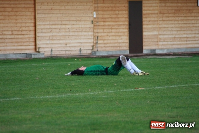 Zdjęcie w galerii na portalu naszraciborz.pl: Rudzki Buk uległ osłabionym Łabędom wiadomości z regionu