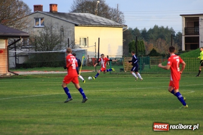 Zdjęcie w galerii na portalu naszraciborz.pl: Rudzki Buk uległ osłabionym Łabędom wiadomości z regionu