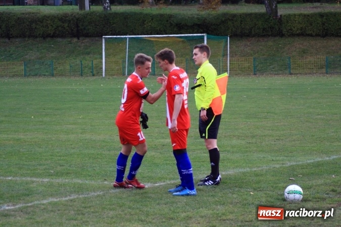 Zdjęcie w galerii na portalu naszraciborz.pl: Rudzki Buk uległ osłabionym Łabędom wiadomości z regionu